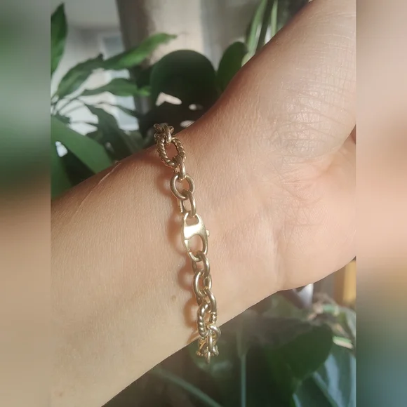 ✨ 14k Multi-Textured Link Bracelet ✨ - Picture 2 of 3